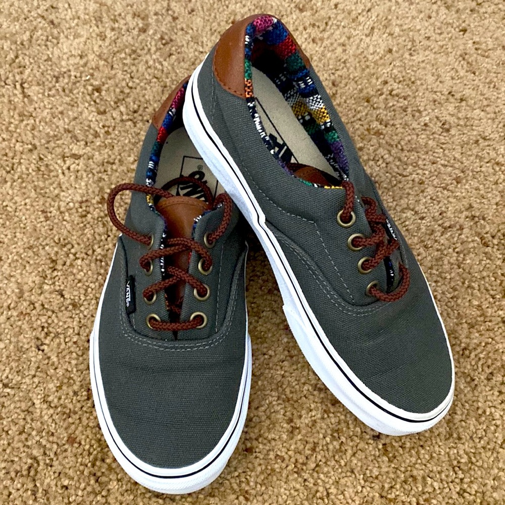 Vans womens 5.5 shoes BRAND NEW